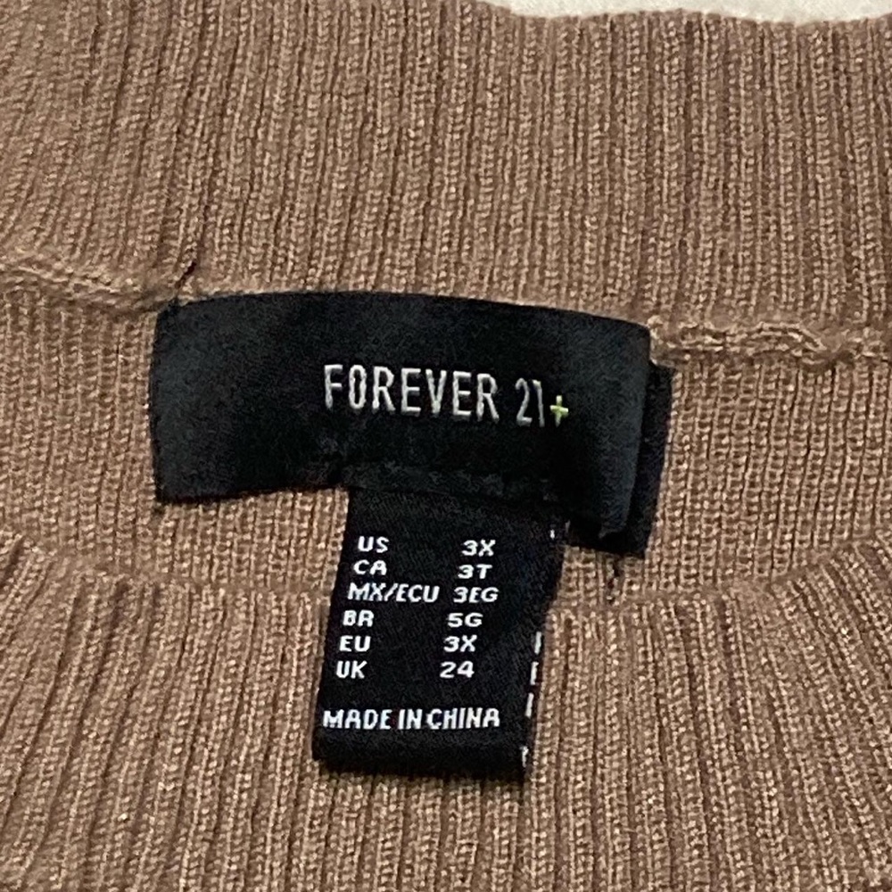 Forever 21 Beige Sweater vest
-Size: 3x
-Never been used(NEW)